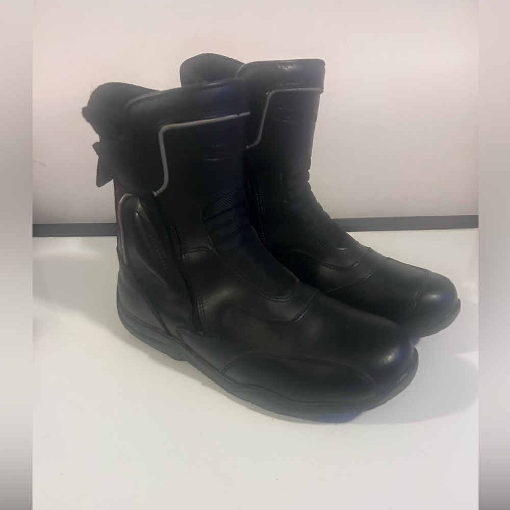 Men's Black Leather Motorcycle Boots - Classic Protective Design